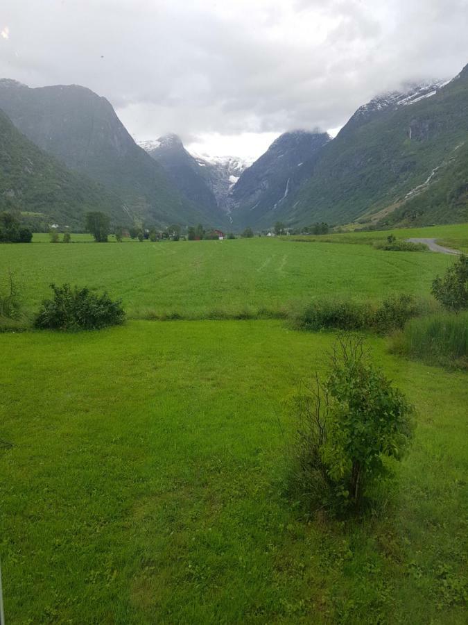 Glacier And Waterfall View Briksdalsbre Eksteriør billede