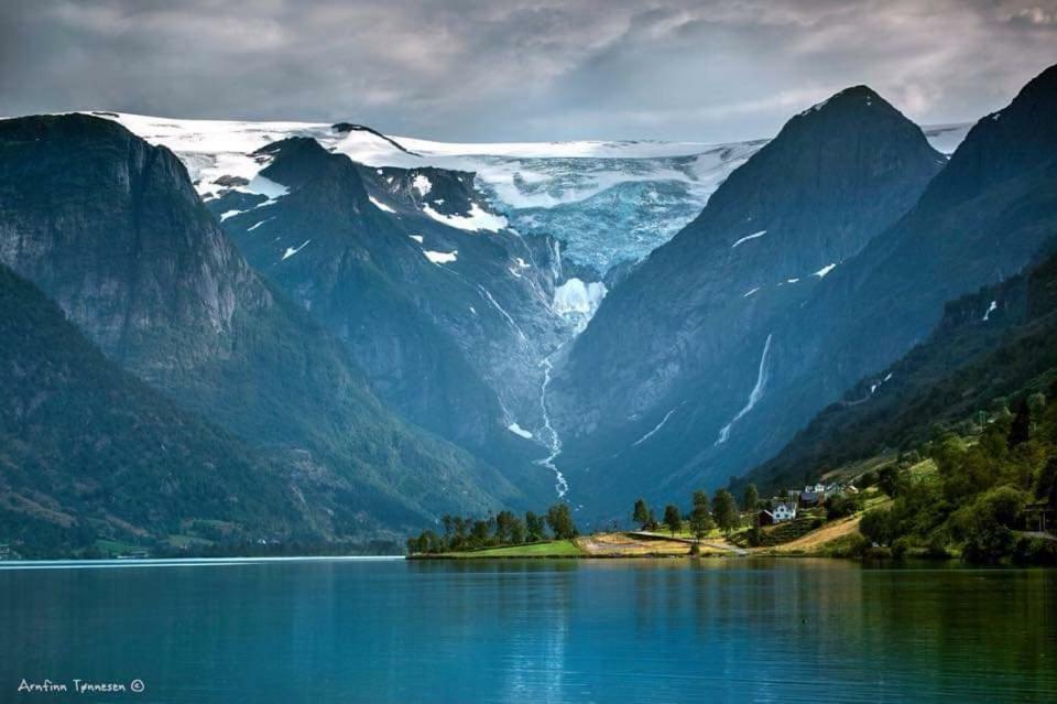 Glacier And Waterfall View Briksdalsbre Eksteriør billede